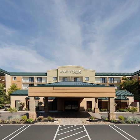 Courtyard Cleveland Beachwood Exterior photo