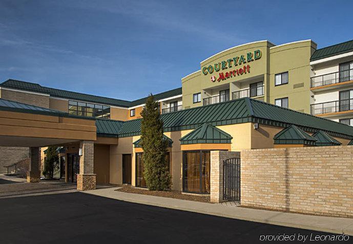 Courtyard Cleveland Beachwood Exterior photo