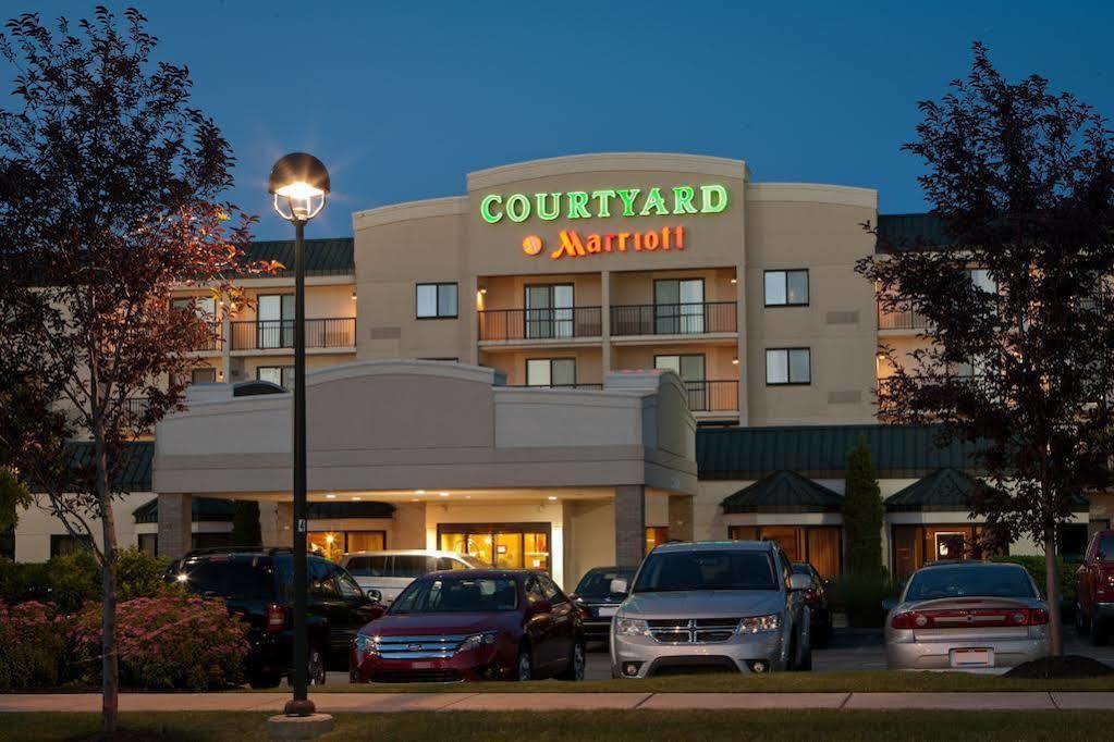 Courtyard Cleveland Beachwood Exterior photo