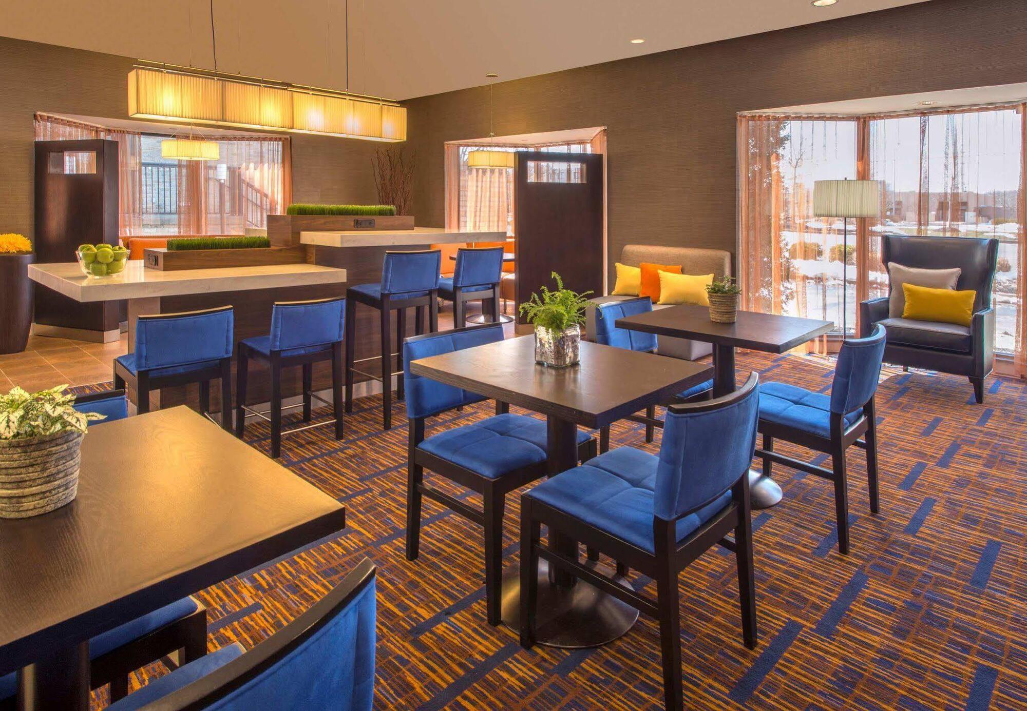 Courtyard Cleveland Beachwood Exterior photo